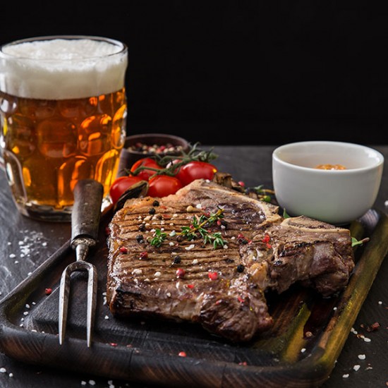 Restaurant Hereford Village tilbyder en premium steak 'n veggie menu med dessert - Nyd i restauranten eller bestil som Takeaway
