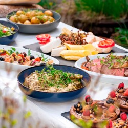 Luksus Italiensk Buffet fra Events Catering - Imponer dine gæster med 10 serveringer fra øverste hylde