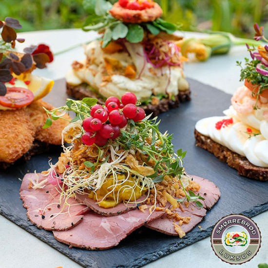 Frederiksberg- Topanmeldt Luksus Smørrebrød tilbyder 4 stk. højtbelagt smørrebrød