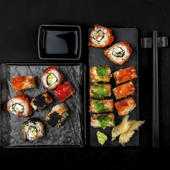 Bestil 55 stk. velsmagende sushi som takeaway hos Yami Sushi i viby